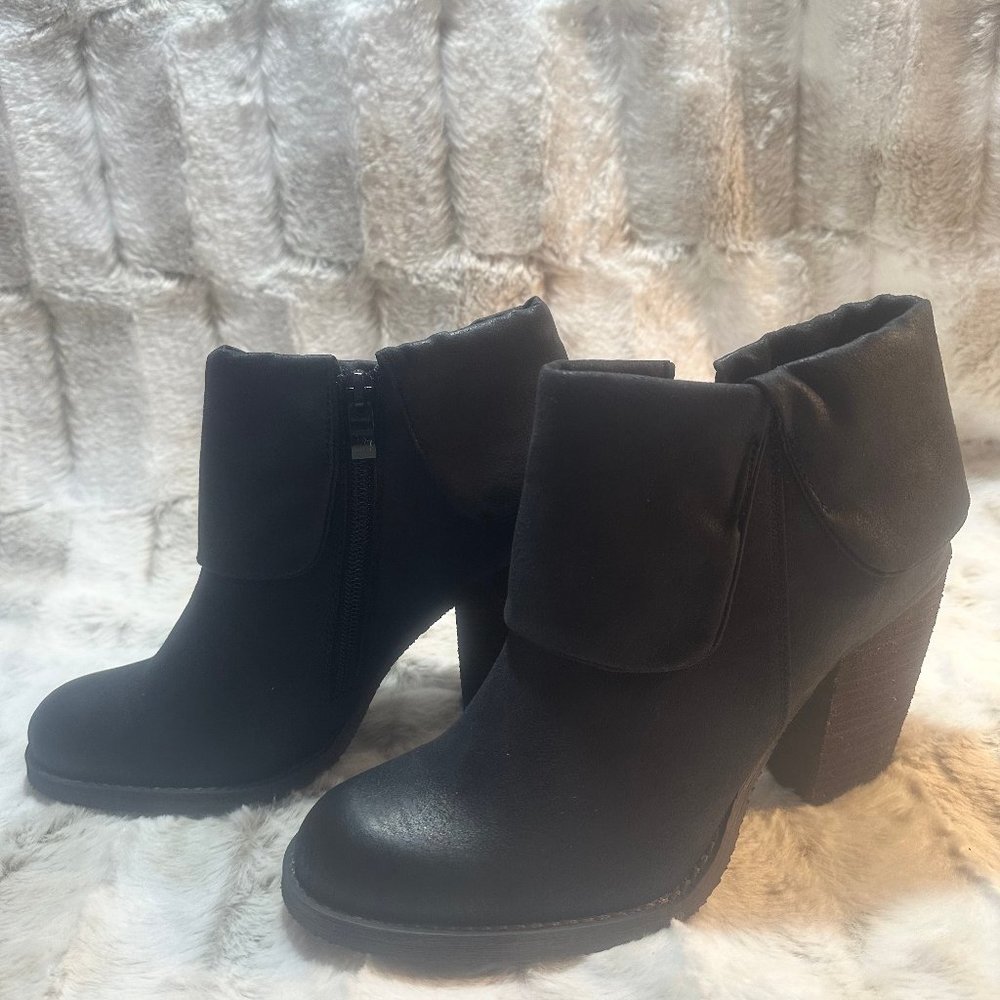 Luichiny Hobo Fold Over Boot Black Distressed Look Block Heels